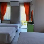Tango Homestay *