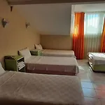 Tango Homestay *